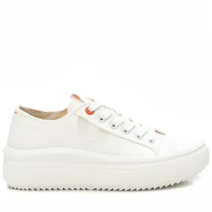 Refresh Ladies White Canvas Laced Trainer 172719